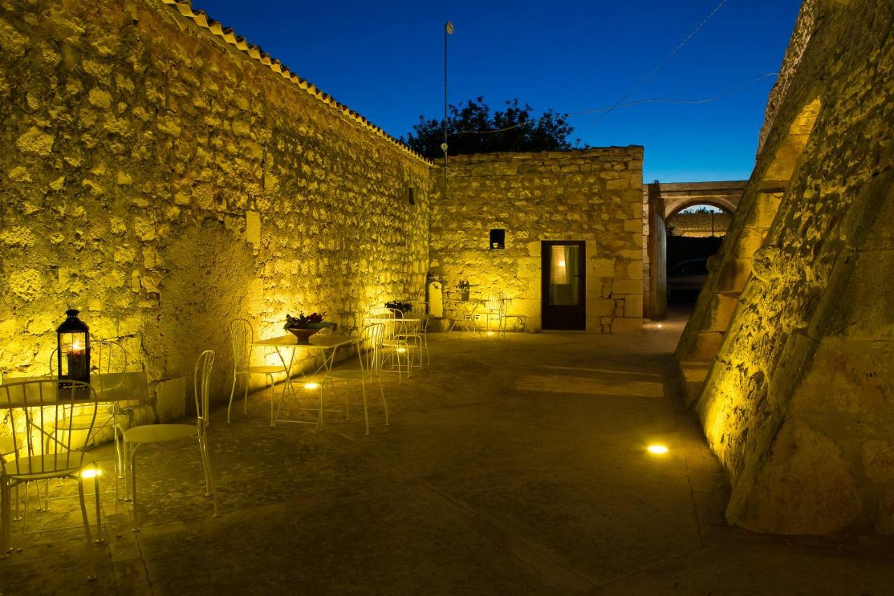 Casale Del Coccio Guest House Scicli Bagian luar foto